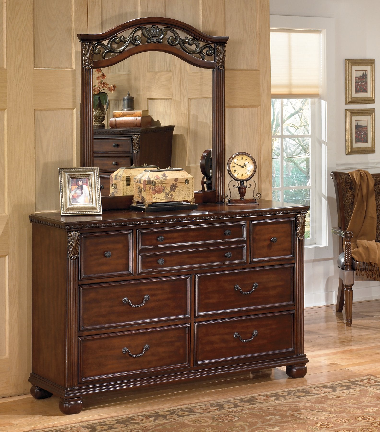 Leahlyn Signature Design by Ashley Dresser and Mirror